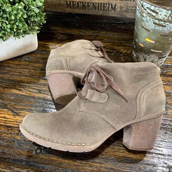 Clarks Shoes - Clarks Ankle Bootie Ties High Heels Suede Brown 9 1/2 Boho